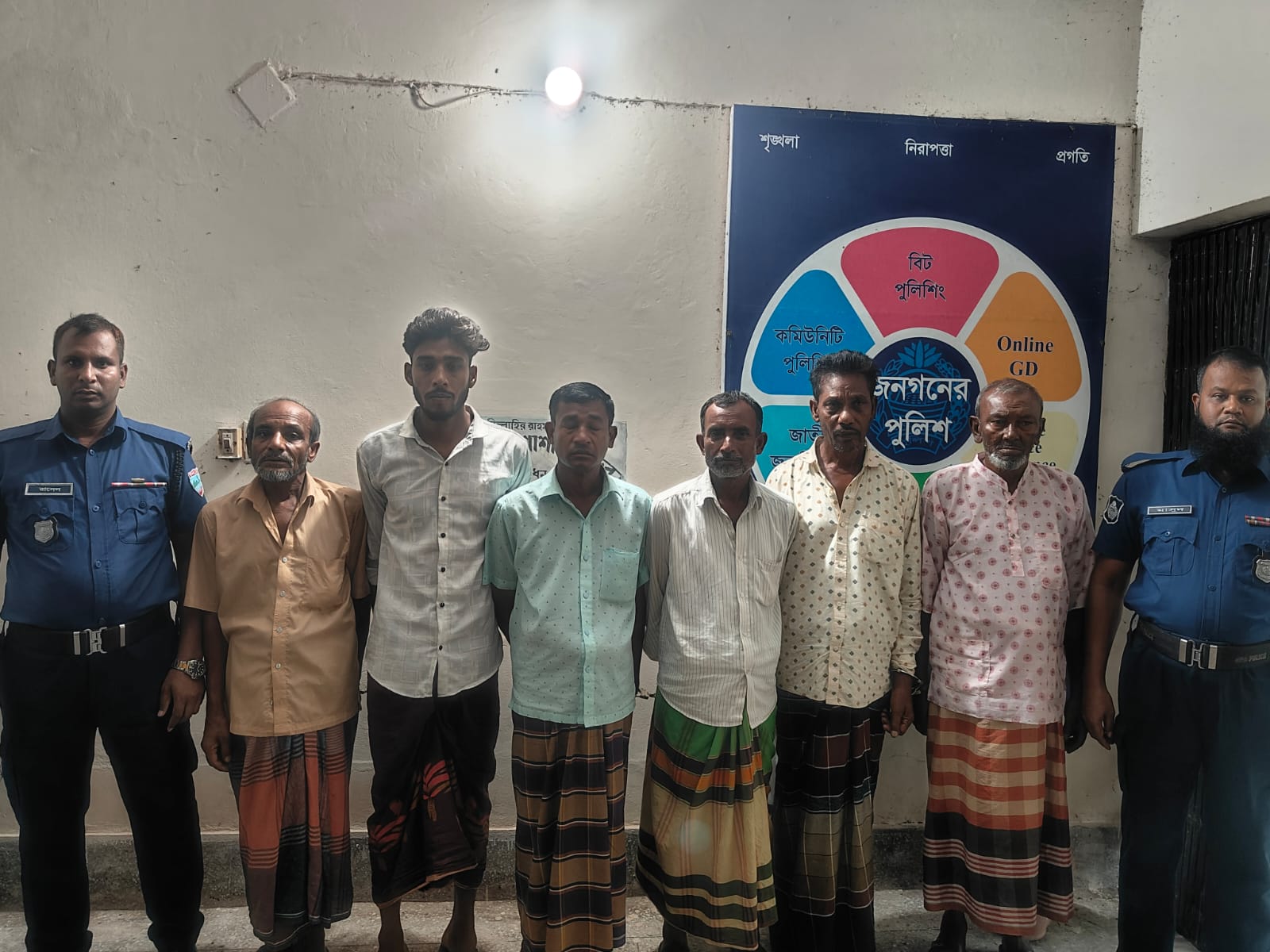 শার্শা থানা পুলিশের বিশেষ অভিযানে ০৫ জন সাজা পরোয়ানাভূক্ত আসামীসহ গ্রেফতার-৬