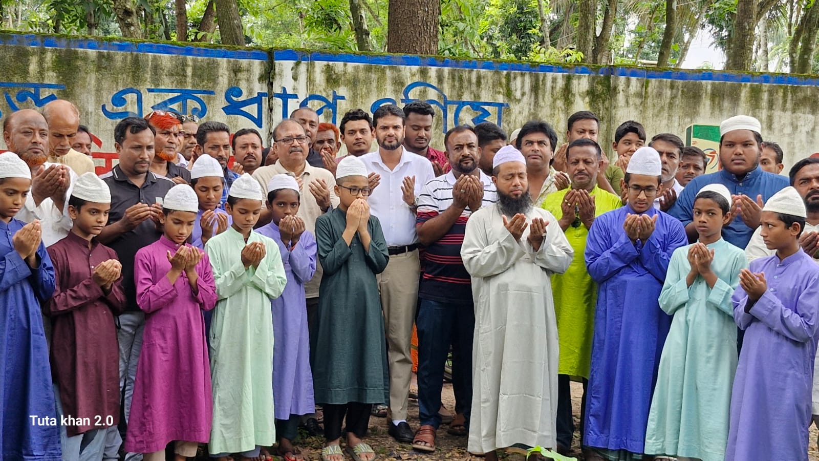 শার্শায় প্রয়াত নেতাকর্মীদের কবর জিয়ারত করলেন-মফিকুল হাসান তৃপ্তি