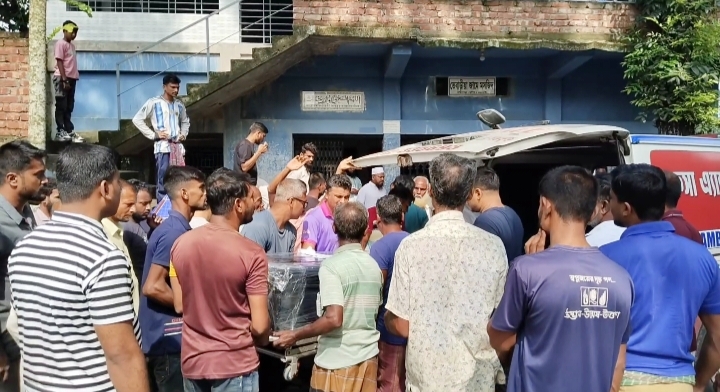 মালেশিয়ায় নিহতের ১৮দিন পর শরিফুলের মরদেহ ফিরলো গ্রামের বাড়িতে ,স্বজনদের আহাজারি