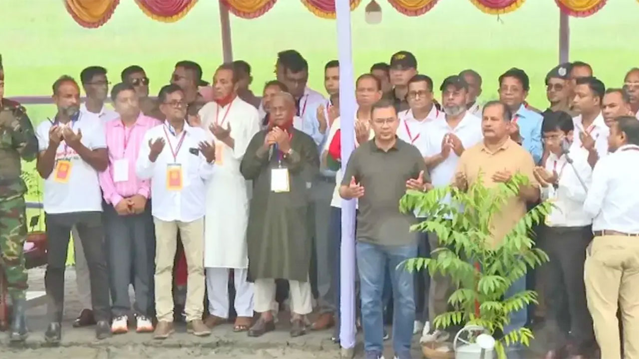 বরিশালের গৌরনদীতে বৃক্ষরোপণ কর্মসূচির উদ্বোধন  প্রধানমন্ত্রী তারেক রহমানের