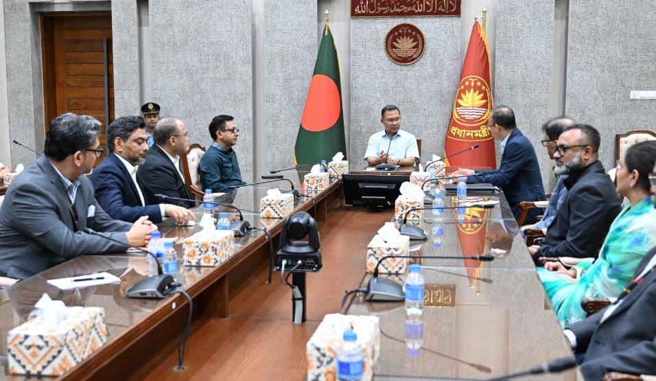 পোশাক শিল্পের বিকাশে প্রতিবন্ধকতা দ্রুত দূরীকরণের নির্দেশ প্রধানমন্ত্রীর