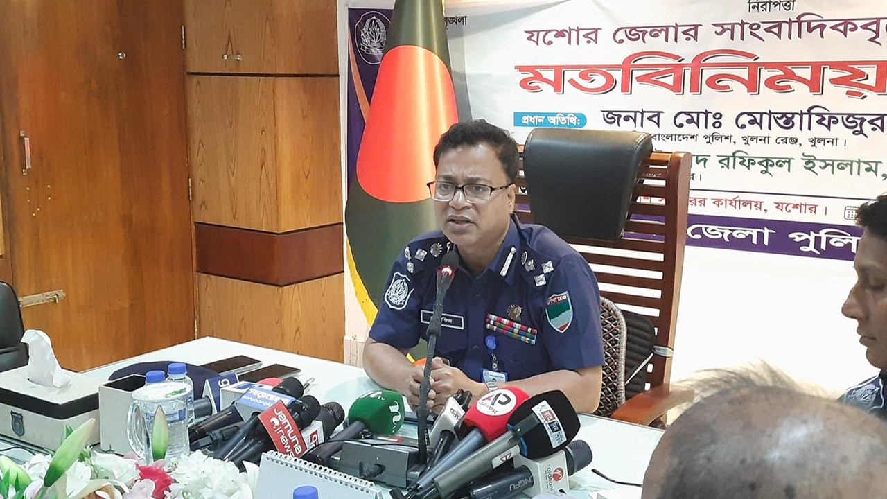 মাদকের গডফাদারদেরও আইনের আওতায় আনা হবে’ খুলনা রেঞ্জ ডিআইজি
