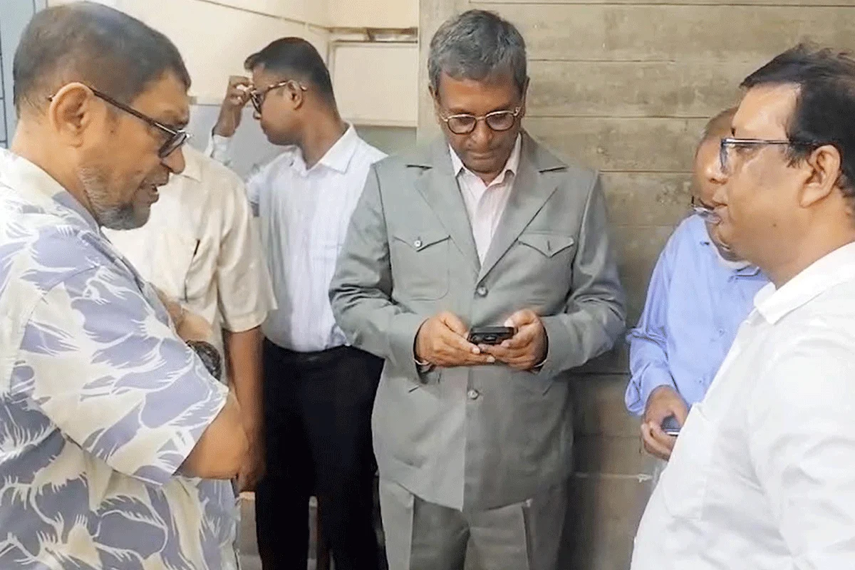 দায়িত্বে অবহেলার কারণে চাঁদপুরের সিভিল সার্জনকে তাৎক্ষণিক বদলির নির্দেশ স্বাস্থ্যমন্ত্রীর