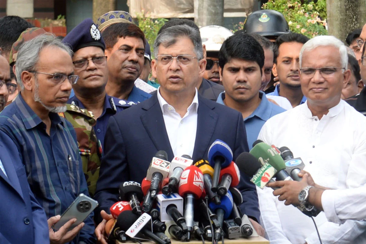 চাঁদাবাজ-সন্ত্রাসীদের না ধরলে আইনশৃঙ্খলা বাহিনীর বিরুদ্ধেই ব্যবস্থা: স্বরাষ্ট্রমন্ত্রী
