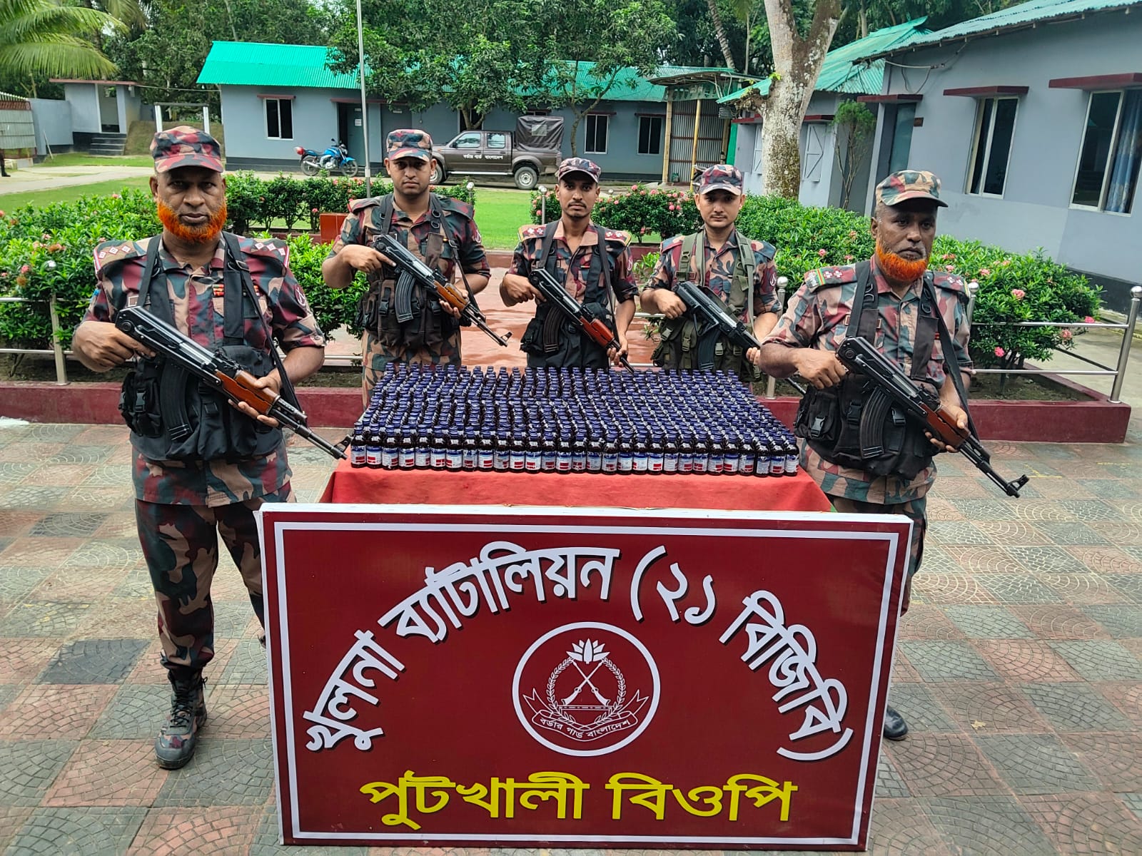 পুটখালী সীমান্ত ভারতীয় নেশা জাতীয় এসকাফ সিরাপ জব্দ