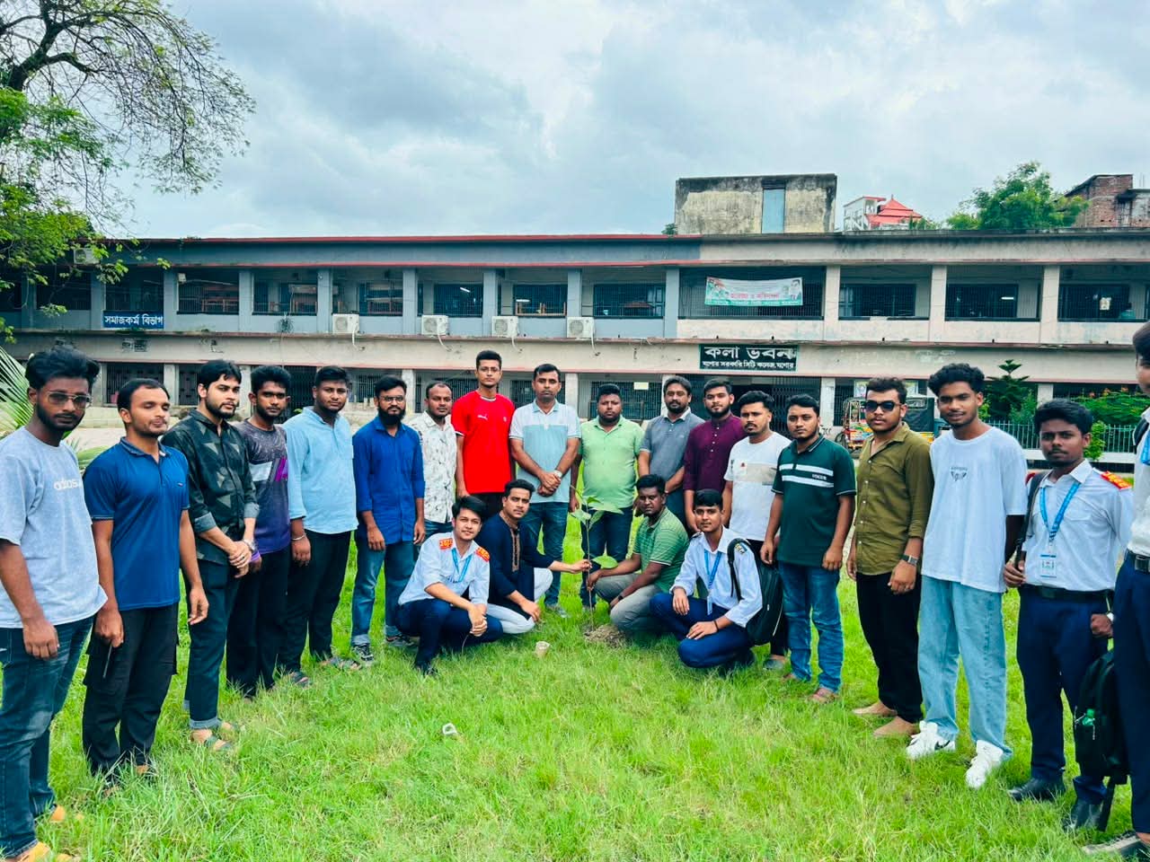 খালেদা জিয়ার জন্মবার্ষিকীতে সিটি কলেজ ছাত্রদলের বৃক্ষরোপণ ও দোয়া।