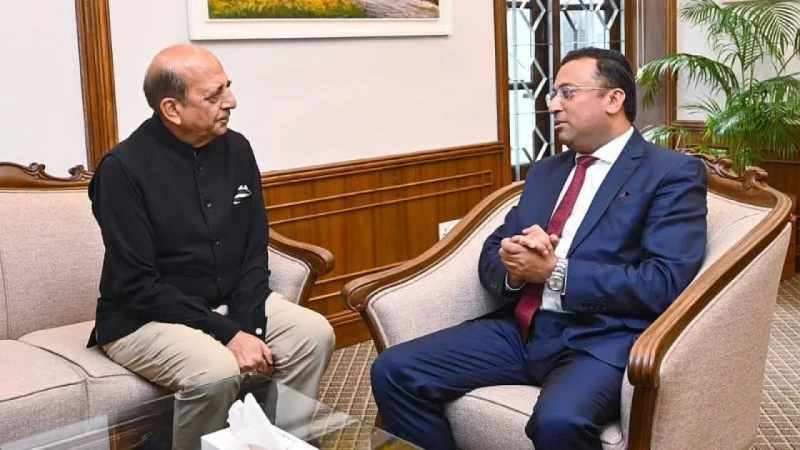 শেখ হাসিনা যেন ভারত থেকে রাজনৈতিক বক্তব্য দিতে না পারে, হাইকমিশনারকে হুমায়ুন কবির