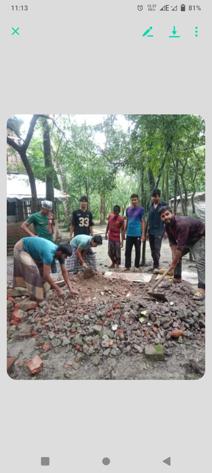 কালিগঞ্জের কৃষ্ণনগরে যুবকদের উদ্যোগে রাস্তা সংস্কার