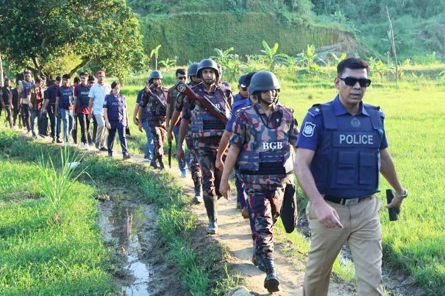 জঙ্গল সলিমপুরে যৌথ বাহিনীর অভিযান সাধারণ মানুষের ভীতি দূর করা
