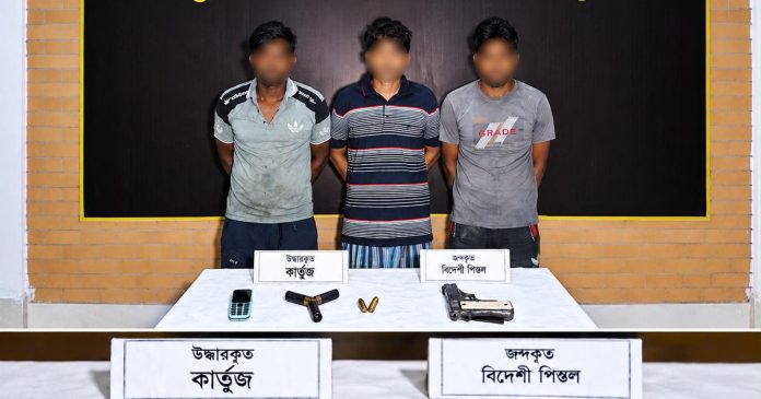 ডালিম বিদেশি পিস্তলসহ গ্রেপ্তার হয়েছে