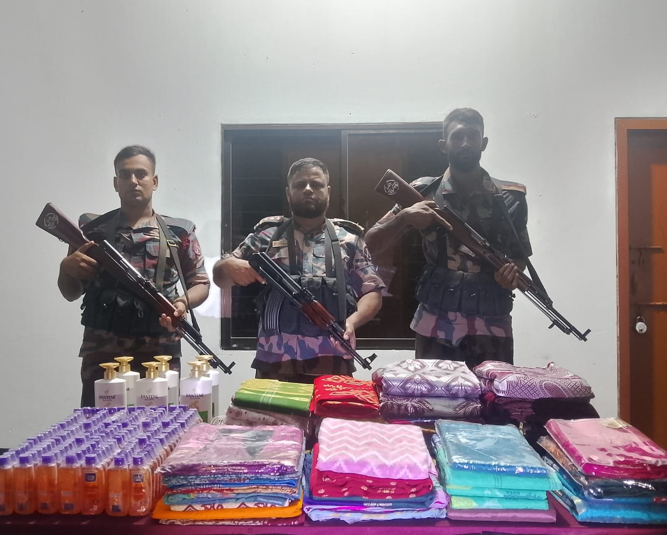 সীমান্ত অভিযানে চোরাচালানী মালামাল আটক বিজিবির