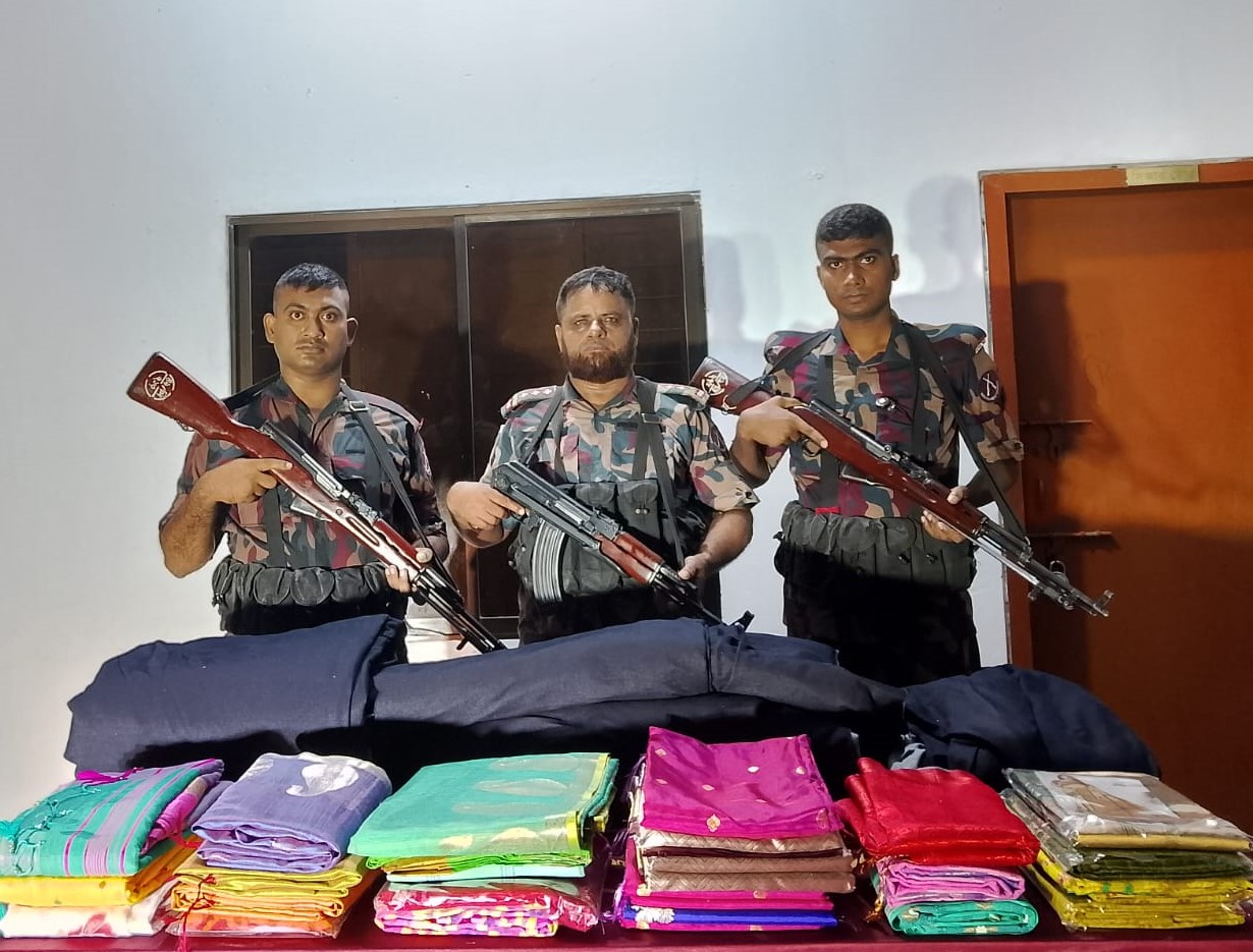 যশোর সীমান্তে অভিযান চালিয়ে চোরাচালানী মালামাল আটক করেছে বিজিবি