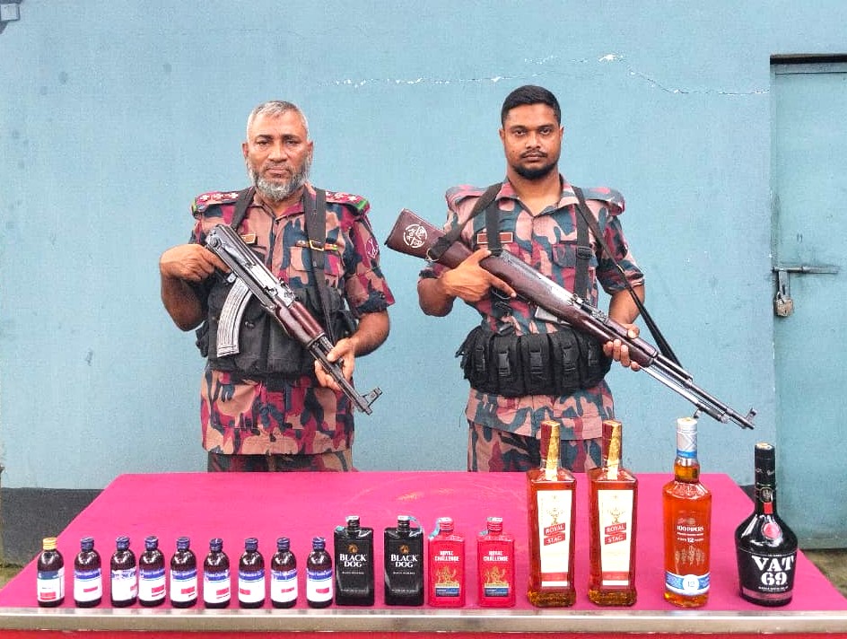 যশোর সীমান্তে অভিযান চালিয়ে মাদকদ্রব্য ও চোরাচালানী মালামাল আটক করেছে বিজিবি