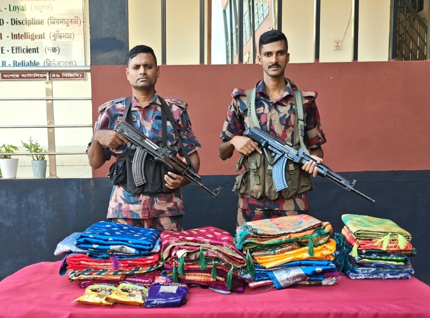যশোর সীমান্ত অভিযানে চোরাচালানী মালামাল আটক বিজিবির