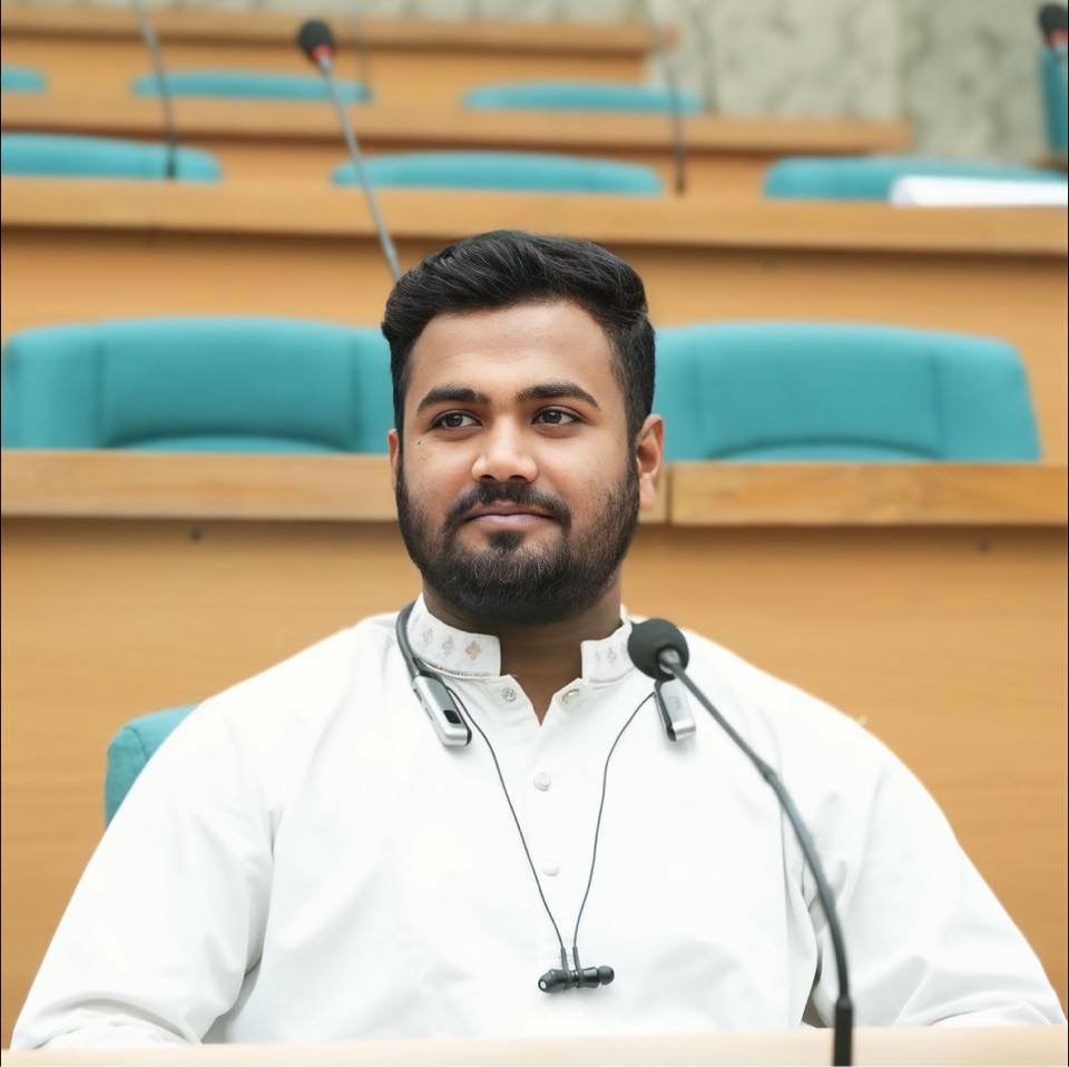 পরীক্ষা চলাকালে শৌচাগারে যাওয়ার কথা বলে চ্যাটজিপিটি দিয়ে নকল, শাস্তি পেলেন ঢাবির হল সংসদ নেতা