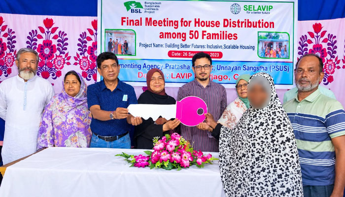 চুয়াডাঙ্গায় ৫০ হত দরিদ্র পরিবারের হাতে দেয়া হলো নতুন ঘরের চাবি