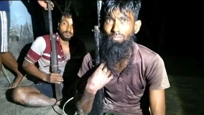 সুন্দরবনের চার জলদস্যু বাহিনীর ৫২ সদস্যের আত্মসমর্পণ