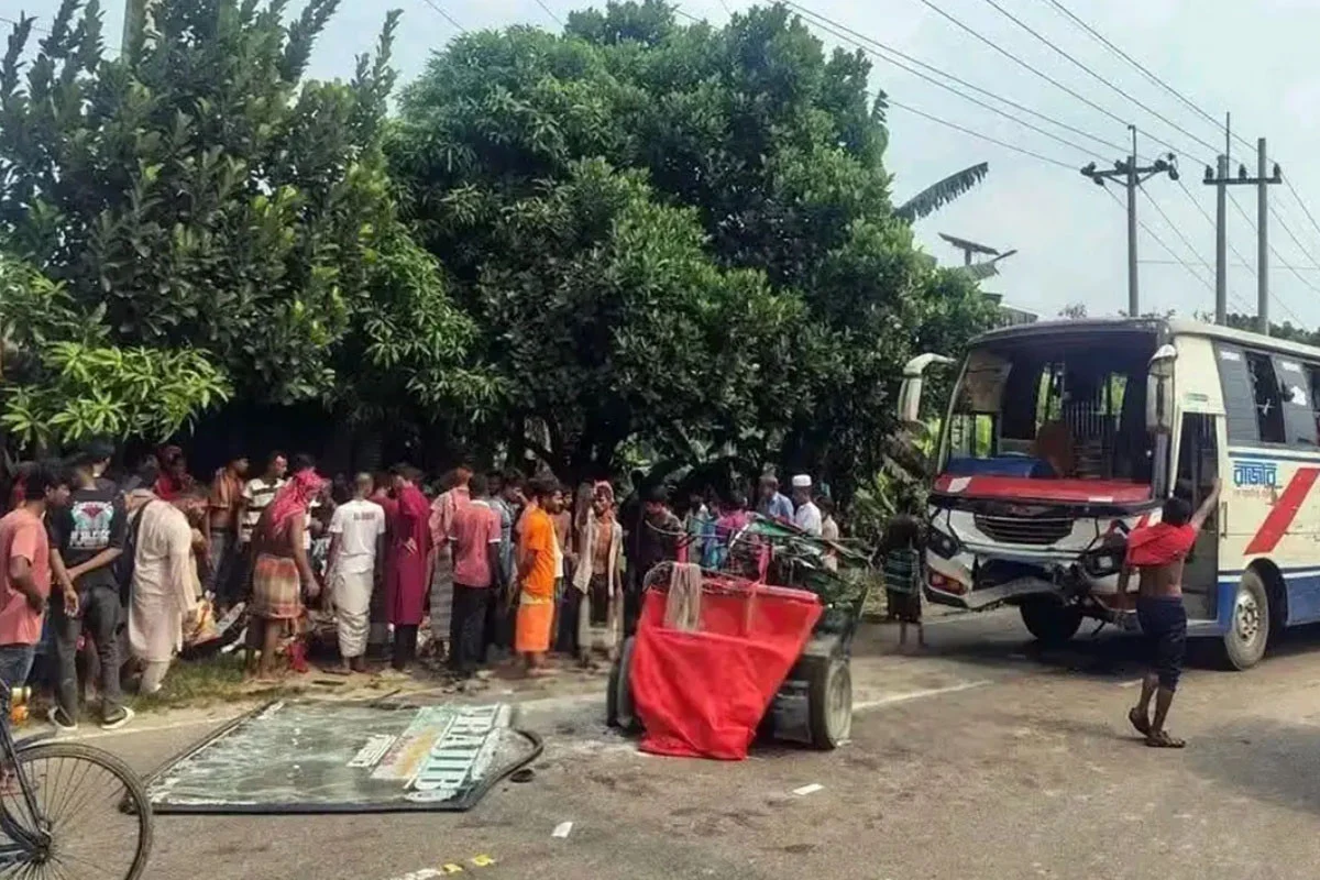ময়মনসিংহে বাস-সিএনজি মুখোমুখী সংঘর্ষে ৭ নিহত