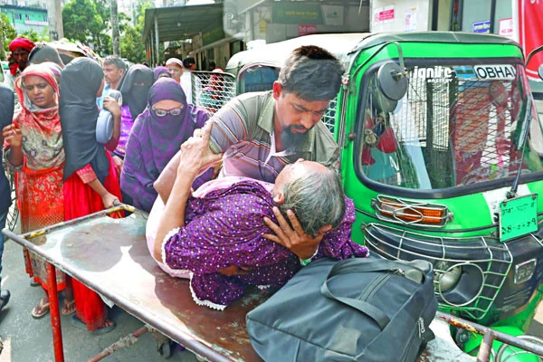 ঢামেকের অ্যাম্বুলেন্স সিন্ডিকেট এখন ৫ সন্ত্রাসী হোতার নিয়ন্ত্রণে, প্রতিরোধ জরুরী