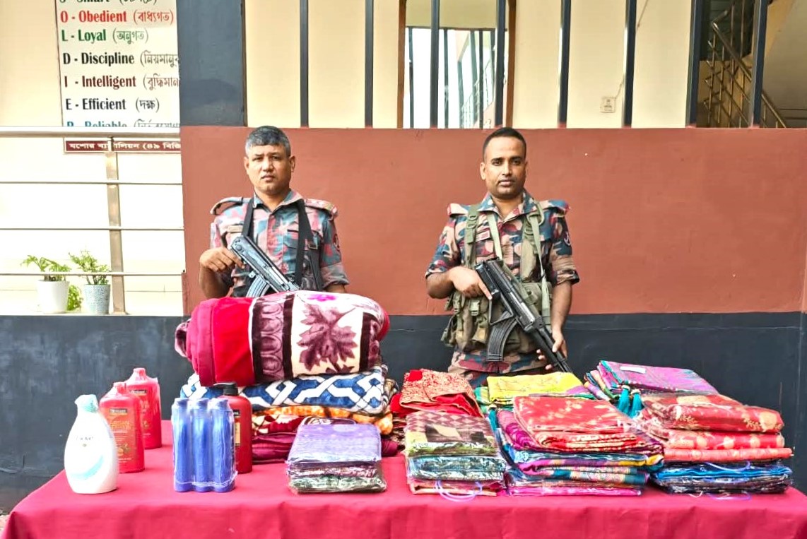 যশোর সীমান্তে অভিযানে চোরাচালানী মালামাল আটক করেছে বিজিবি
