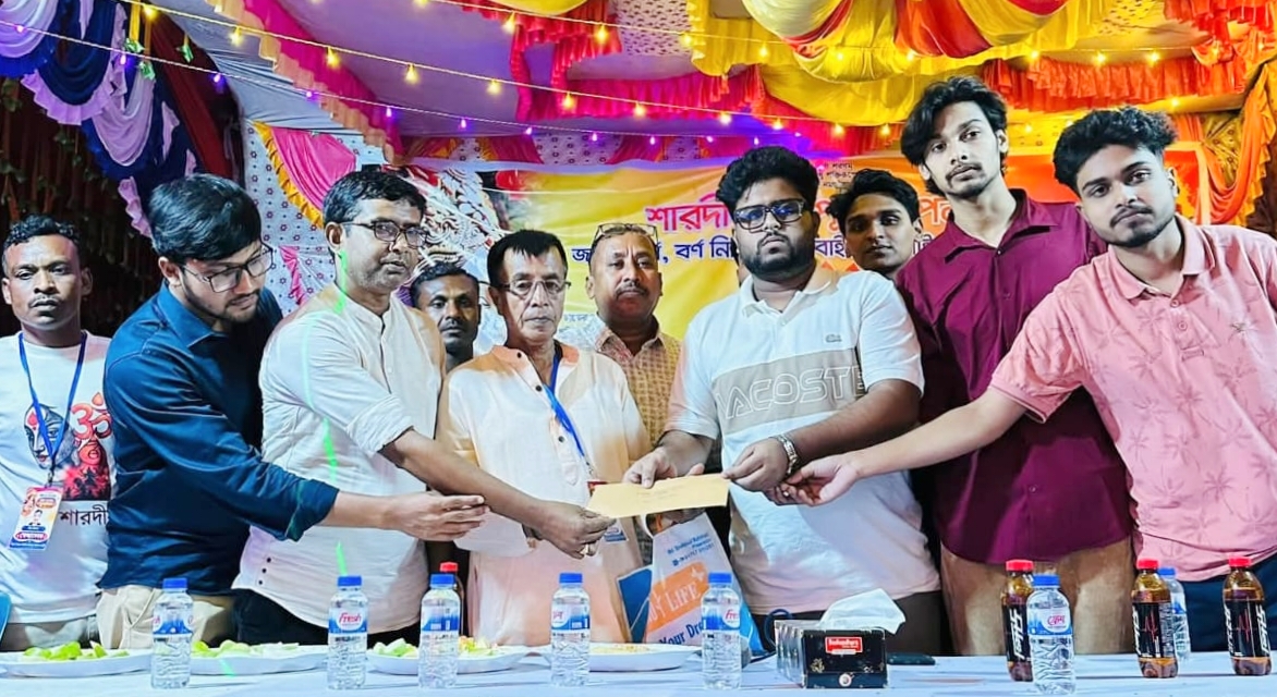 ছাত্রদল কেন্দ্রীয় সংসদের বেনাপোল পুজা মন্ডবে শুভেচ্ছা বিনিময় ও আর্থিক সহায়তা