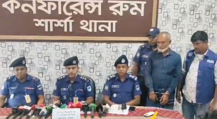 শার্শায় ১৮পিস স্বর্ণের বারসহ পাচারকারী আটক, মোটরসাইকেল জব্দ