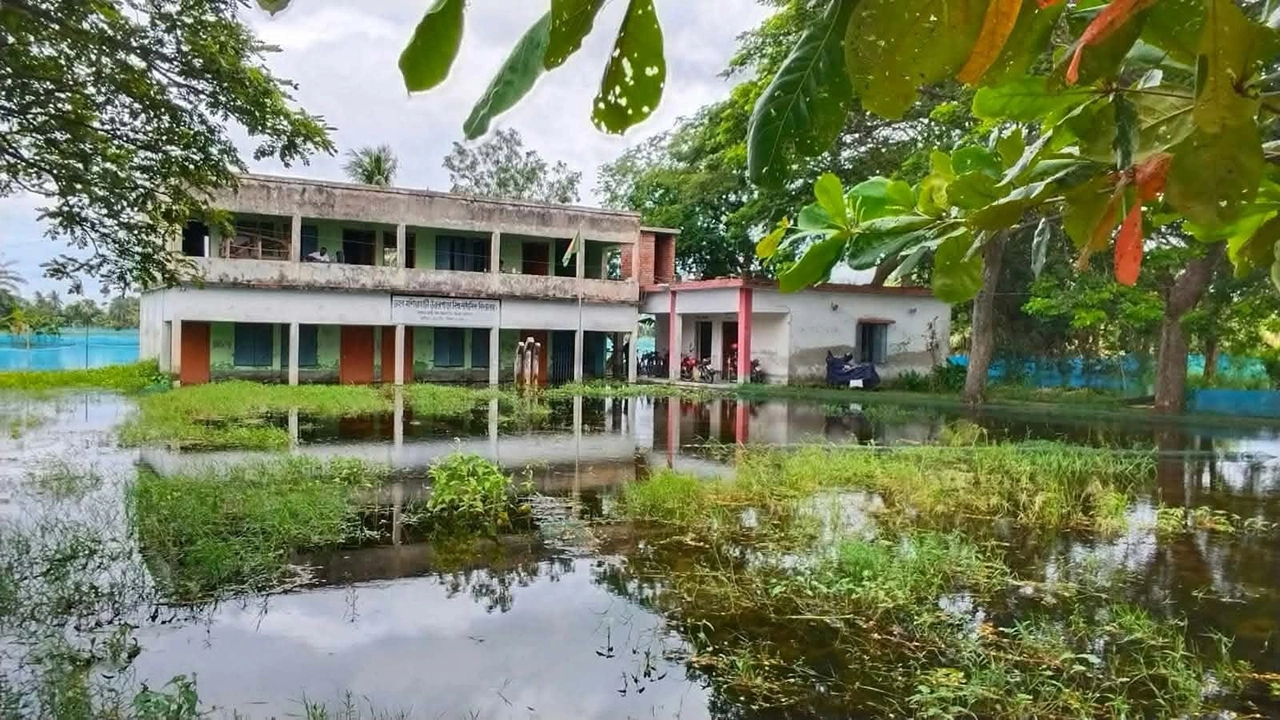 ভবদহের জলাবদ্ধতা কাটেনি পানিবন্দী লক্ষাধিক মানুষ