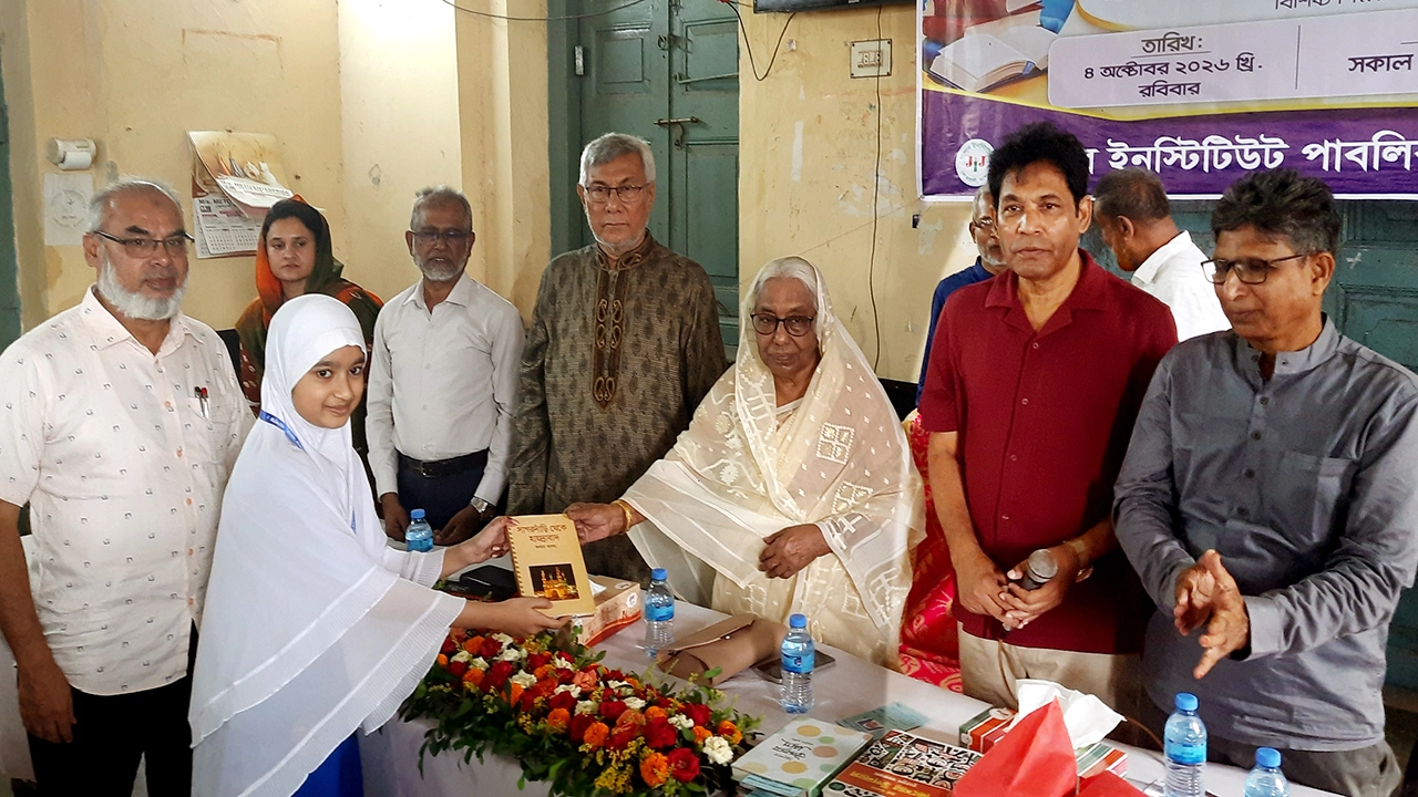 শিক্ষার্থীদের পাঠাভ্যাসে উদ্বুদ্ধ করতে শিক্ষকদের প্রতি আহবান জানিয়েছেন অধ্যাপক নার্গিস বেগম